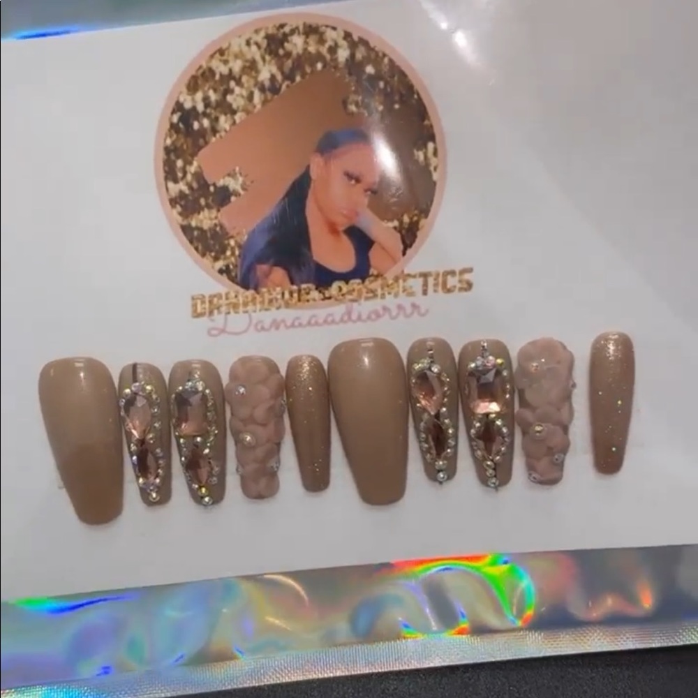 Press on nails by DanaDiorcosmetics on Instagram